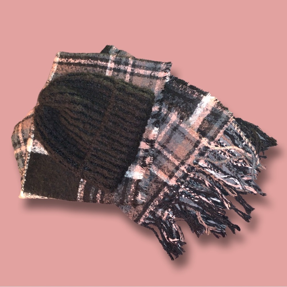 Steve Madden scarf and hat set. One size fits all